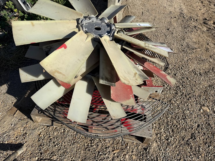 pallet-w/-(4)-fan-blade-assym.,-engine-mounts,-(1)-51”l-x-5”w-x-20”-h-cac-image-2