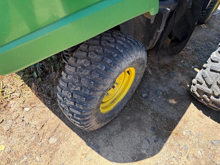 2022-john-deere-gator-image-7