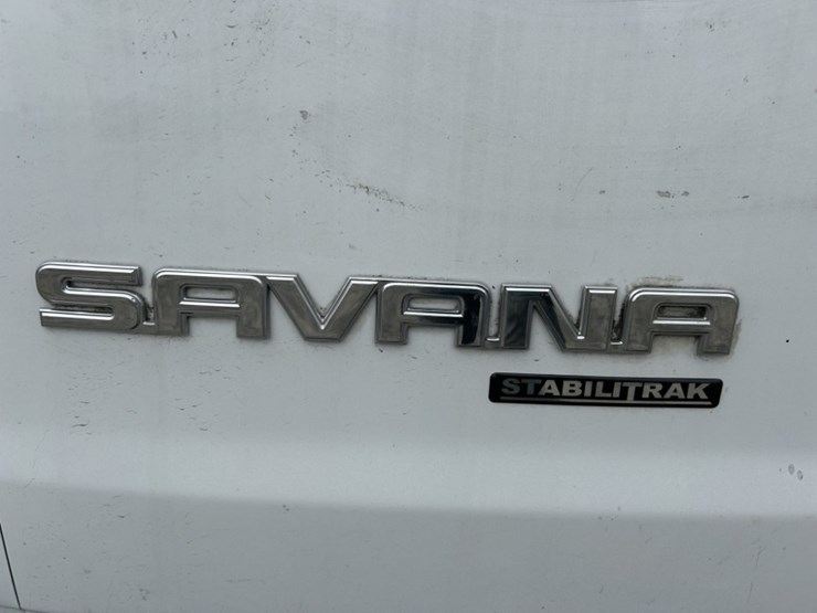 2016-gmc-savana-cargo-van-image-25