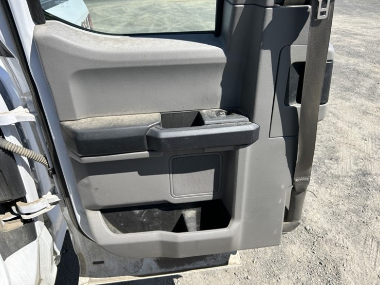 2016-ford-f150-xl-image-27