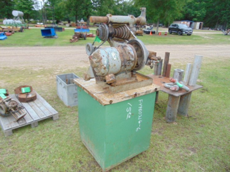 burke-horizontal-milling-machine-on-work-station-image-4