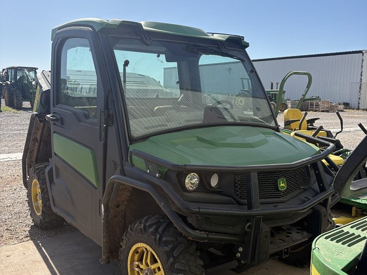 2021-john-deere-gator-image-9