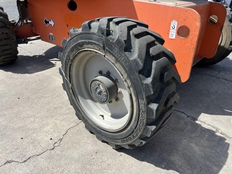 2013-jlg-600s-image-11