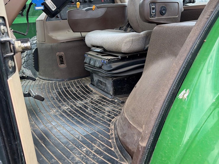 john-deere-8320-image-40