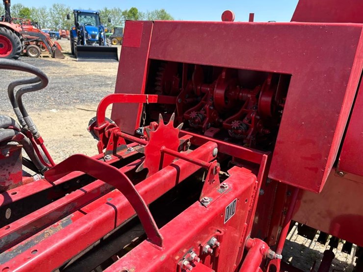 new-holland-575-image-8