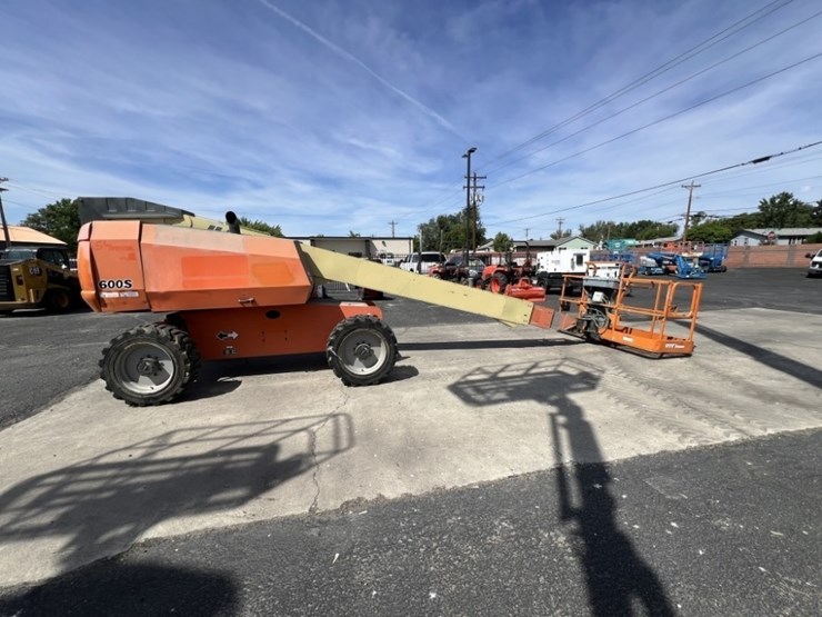 2013-jlg-600s-image-3