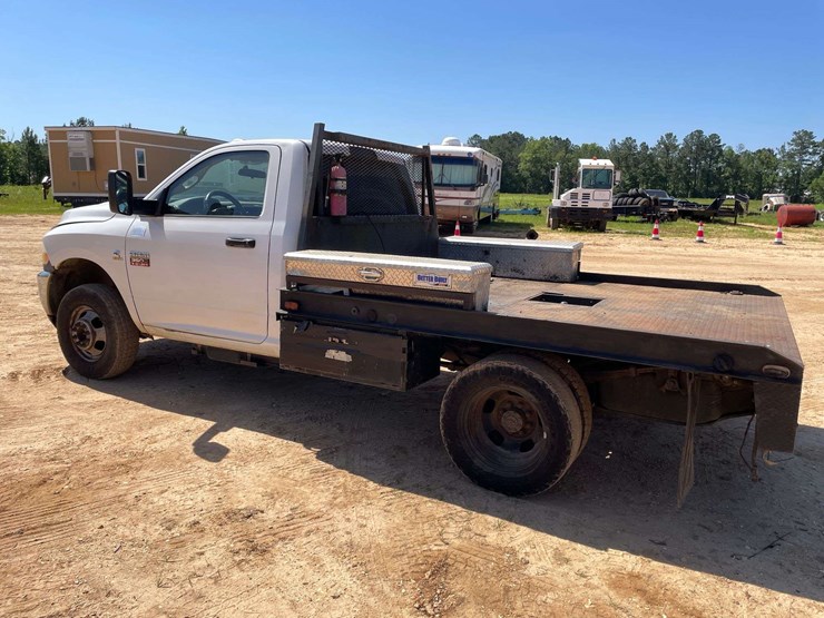 2011-dodge-ram-3500hd-image-2