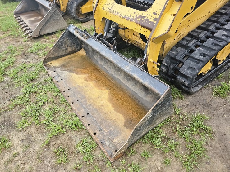 2022-caterpillar-259d3-image-10