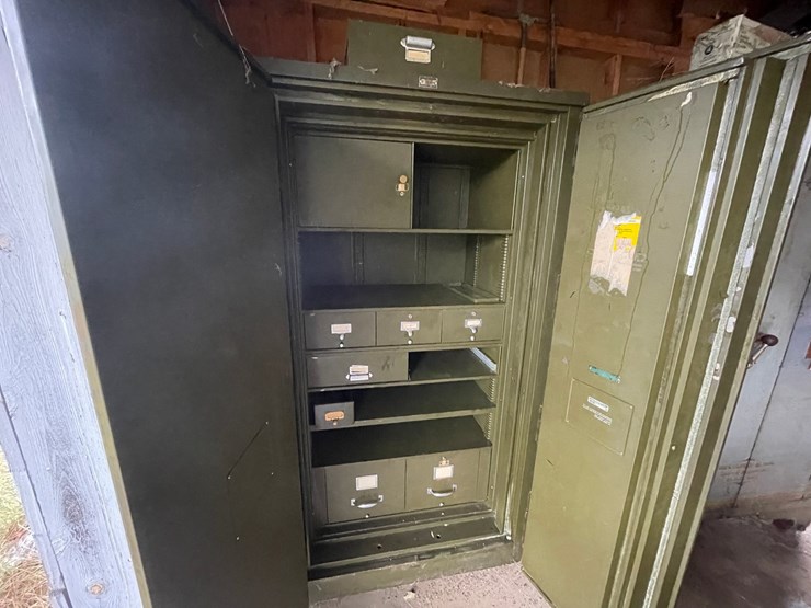 #7083-•-remington-rand-safe-cabinet-image-4