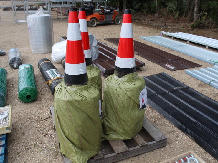 #5183-•-pallet-of-3-sets-of-safety-traffic-cones-image-2