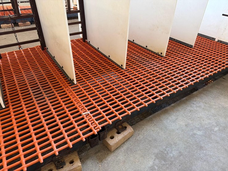 10-sections-of-orange-metal-floor-grate-image-14