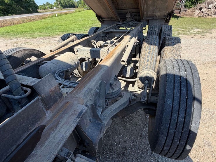 2016-kenworth-t880-image-10