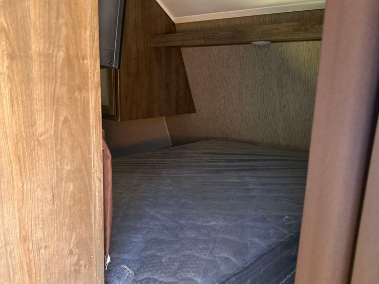 2018-coleman-lantern-edition-263bh-bumper-pull-camper-image-15