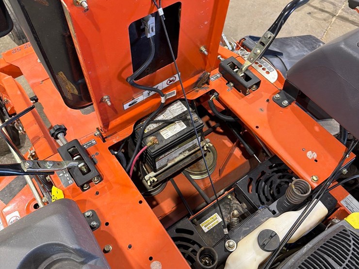 husqvarna-mz52-zero-turn-lawnmower-image-21