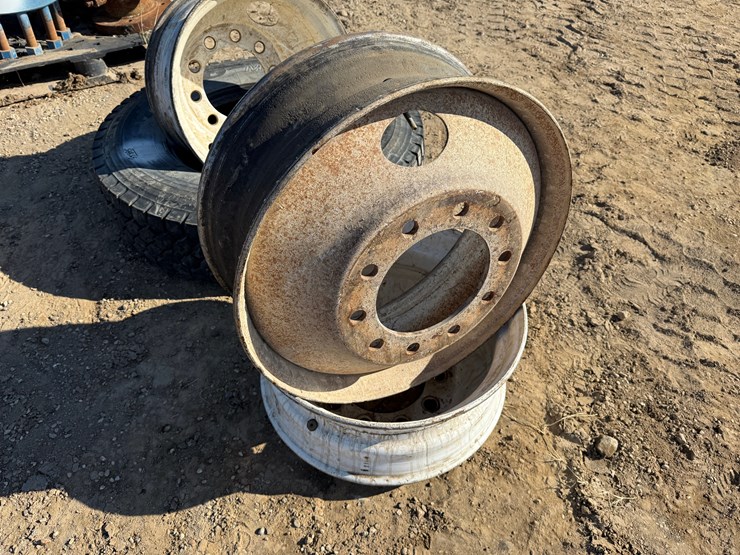 (1)-11r22.5-toyo-grip-tire,-(2)-22.5-budd-wheels-&-(1)-24.5-pilot-wheel-image-4