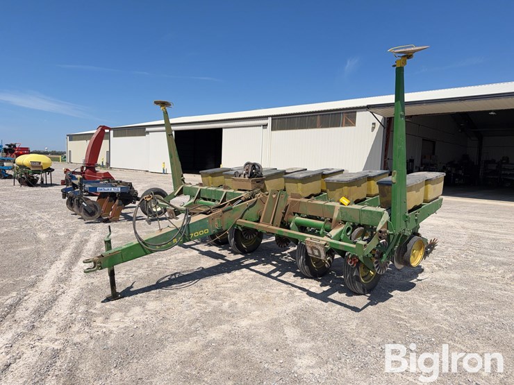 john-deere-7000-image-1
