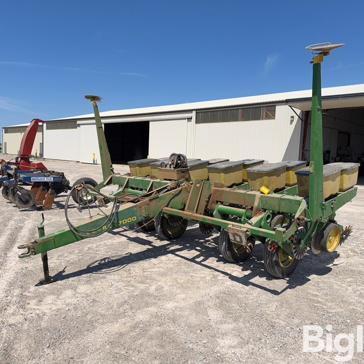 JOHN DEERE 7000