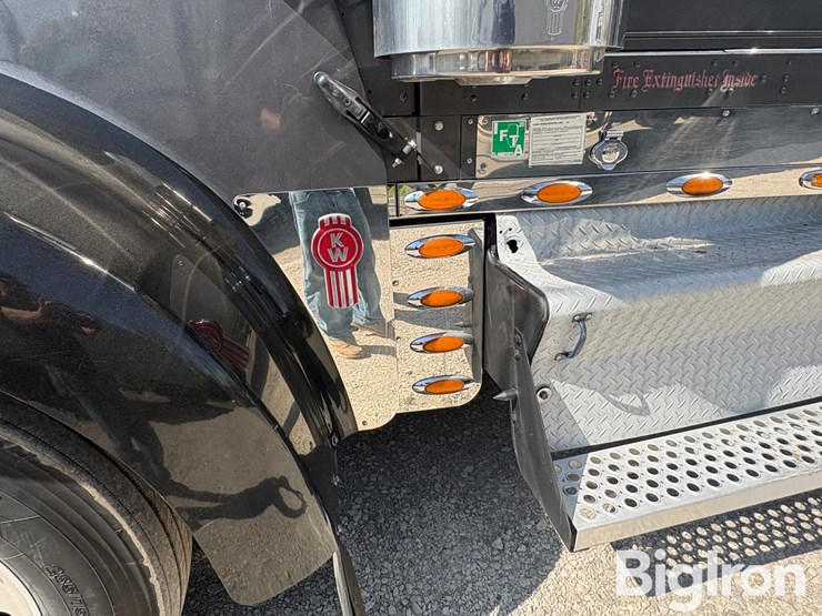 2007-kenworth-w900-image-13
