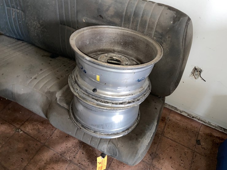 #7058-•-car-bench-seat,-rims-and-corner-contents-image-2