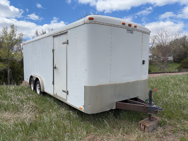 2002-continental-enclosed-trailer-image-2