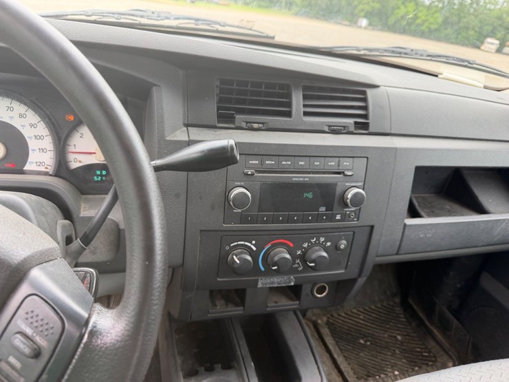 2009-dodge-dakota-image-11