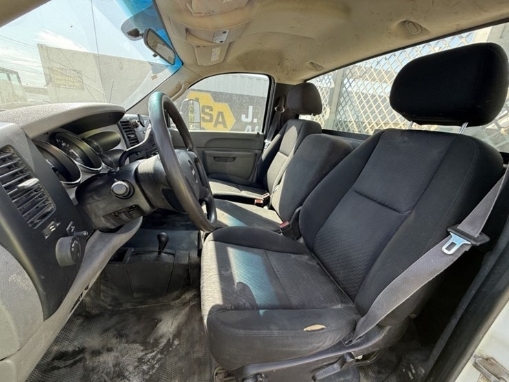 2014-gmc-sierra-3500-image-26