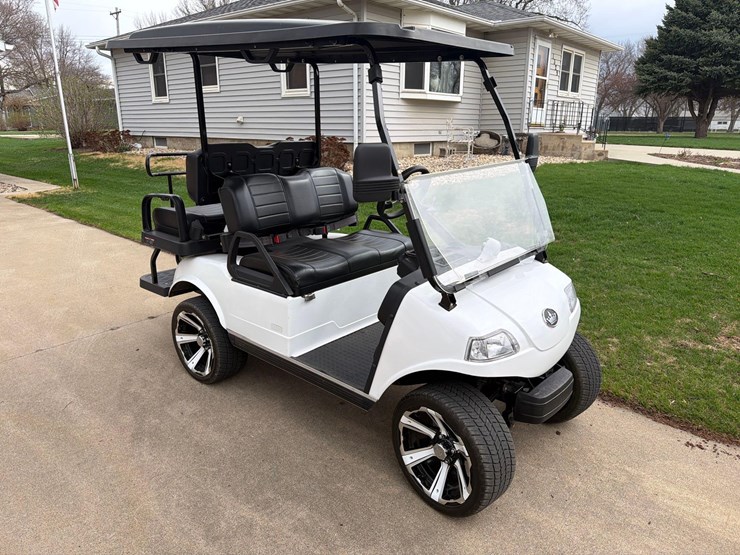 2023-evolution-electric-golf-cart-1-owner-image-3