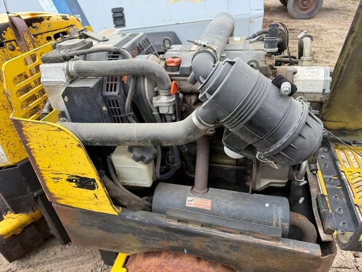 #3922-•-wacker-neuson-roller-compactor-image-16
