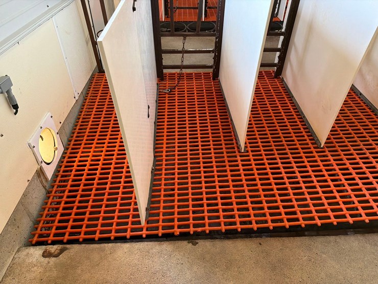 10-sections-of-orange-metal-floor-grate-image-10