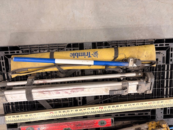 assortment-of-laser-level-stands-image-8