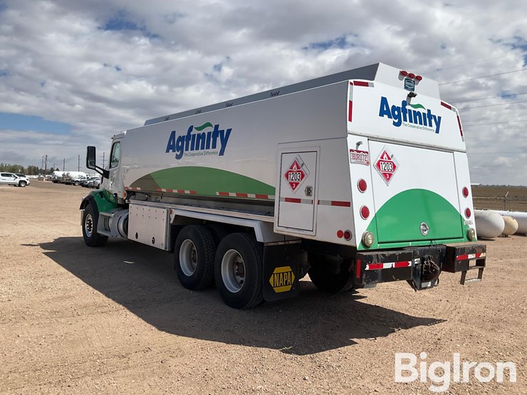 2015-peterbilt-567-image-7