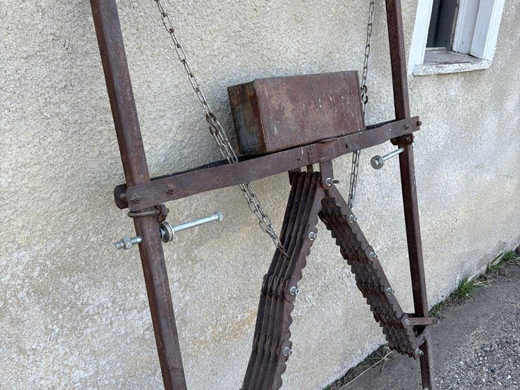 antique-cattle-scratcher/-oiler-image-2