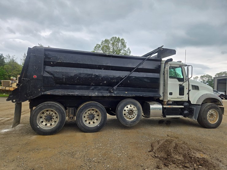 #24295-•-2011-mack-gu713-dump-truck-image-19