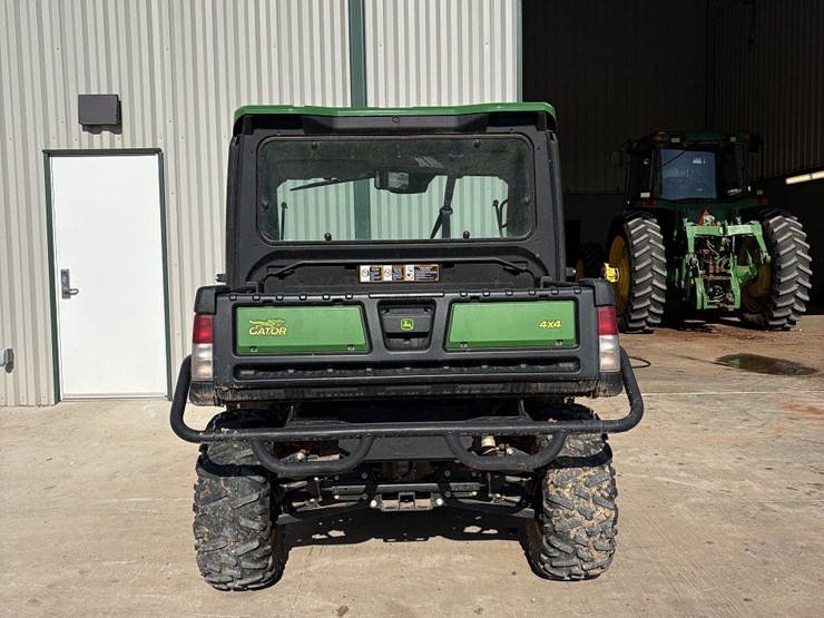 2021-john-deere-gator-image-3