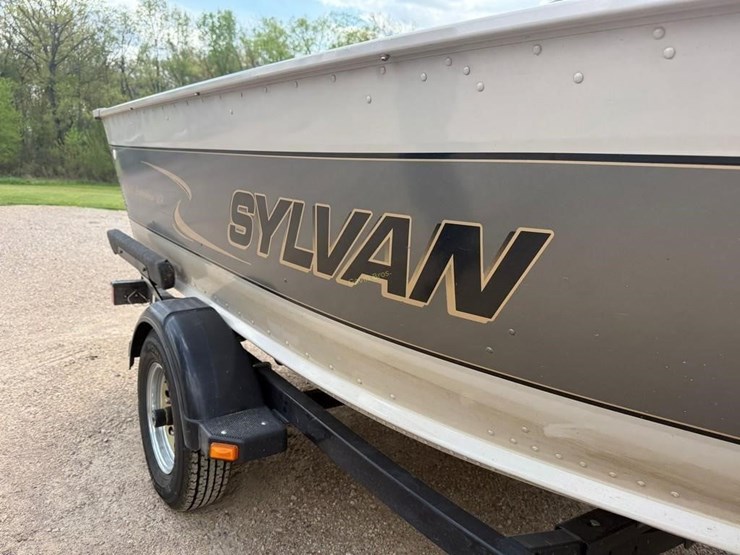 15'-sylvan-1600-expedition-lx-fishing-boat-image-15