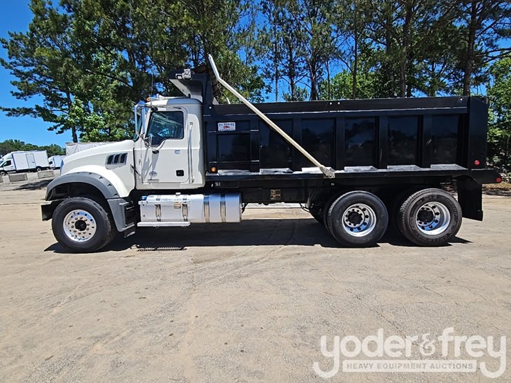 2021-mack-gr64f-image-2