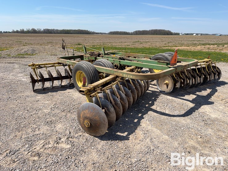 john-deere-210-image-7