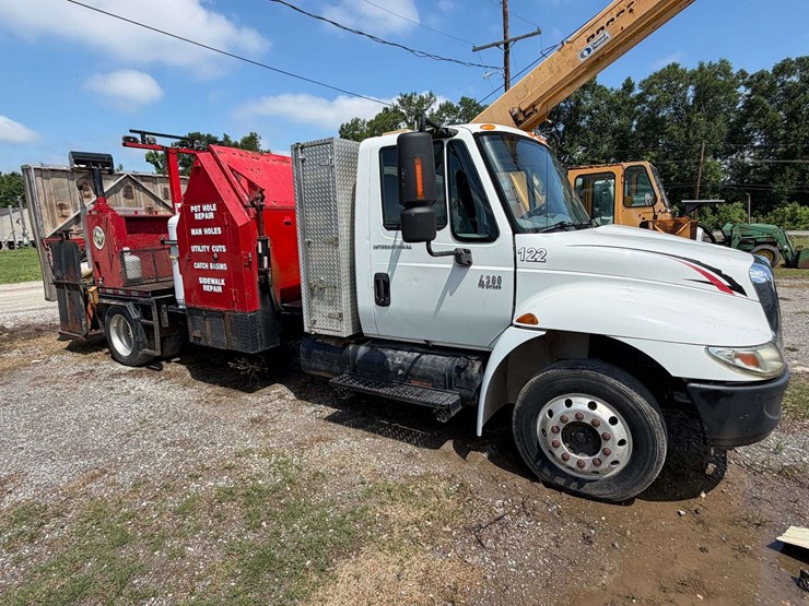2006-international-durastar-4300-image-1