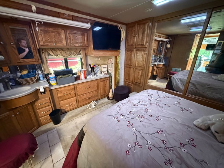 #7-•-2005-tiffin-phaeton-40’-–-premium-refurbished-coach-image-9
