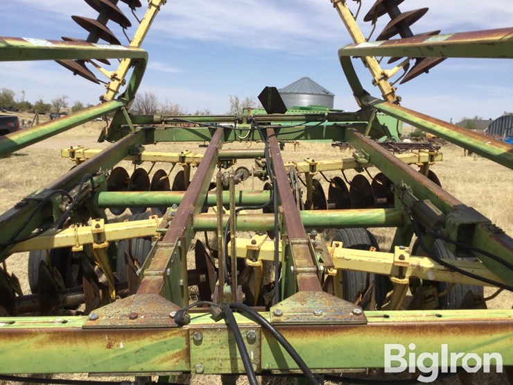 john-deere-230-image-10