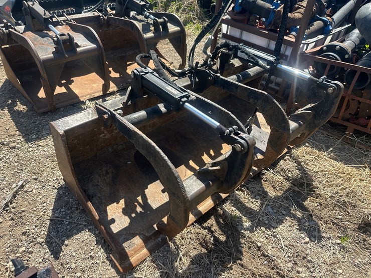 #3907-•-approx-62"-skid-steer-grapple-bucket-image-2