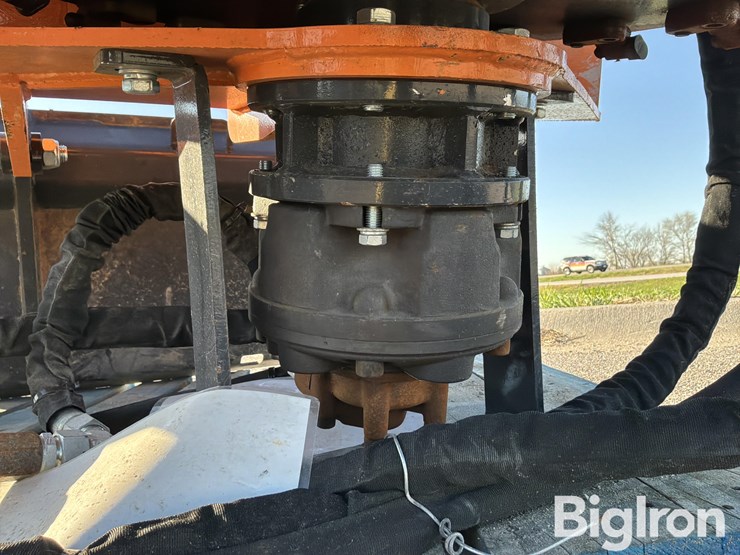 2025-massey-ferguson-730-image-10