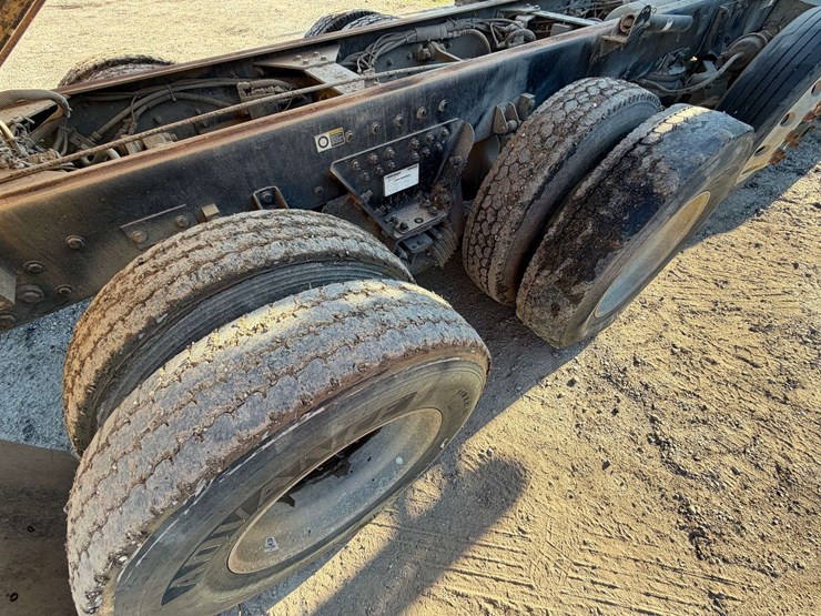 2016-kenworth-t880-image-13