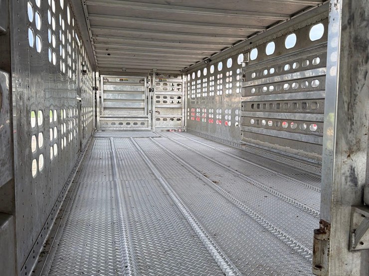 2008-wilson-livestock-trailer-image-50