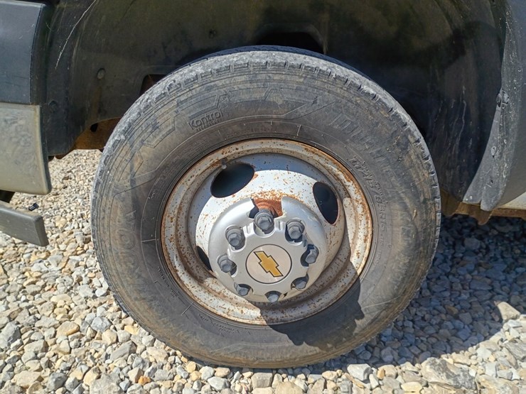 #24570-•-2001-chevrolet-silverado-pickup-truck-image-74