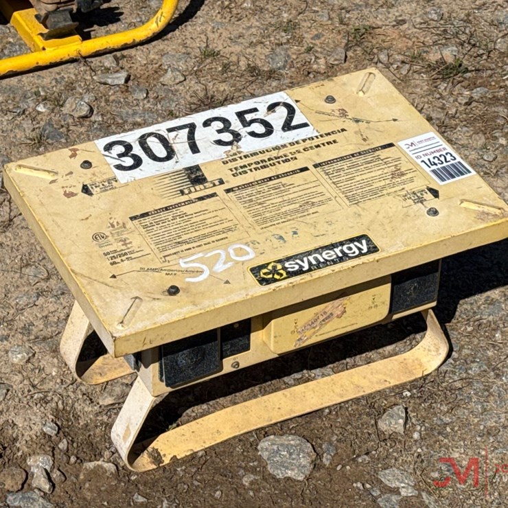 PORTABLE POWER DISTRIBUTION BOX