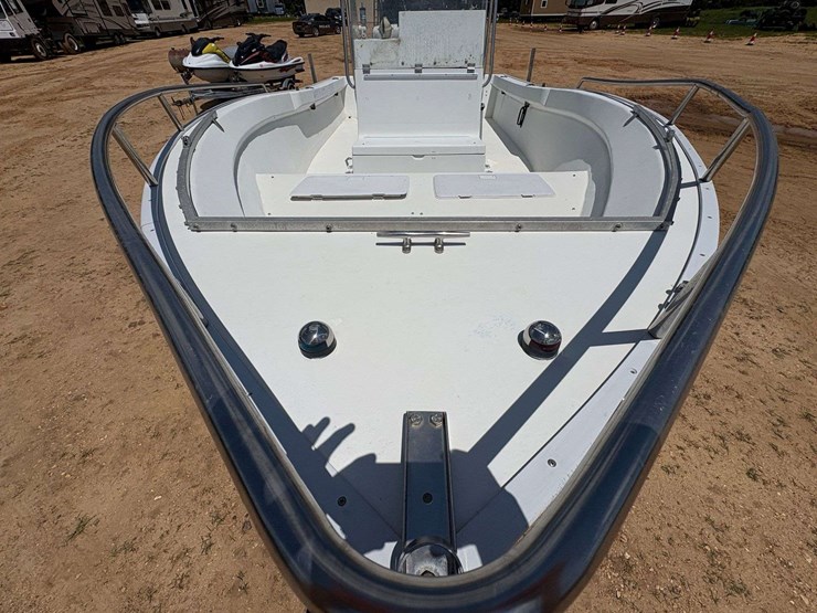 18'-cape-horn-center-console-fiberglass-bay-boat-image-18