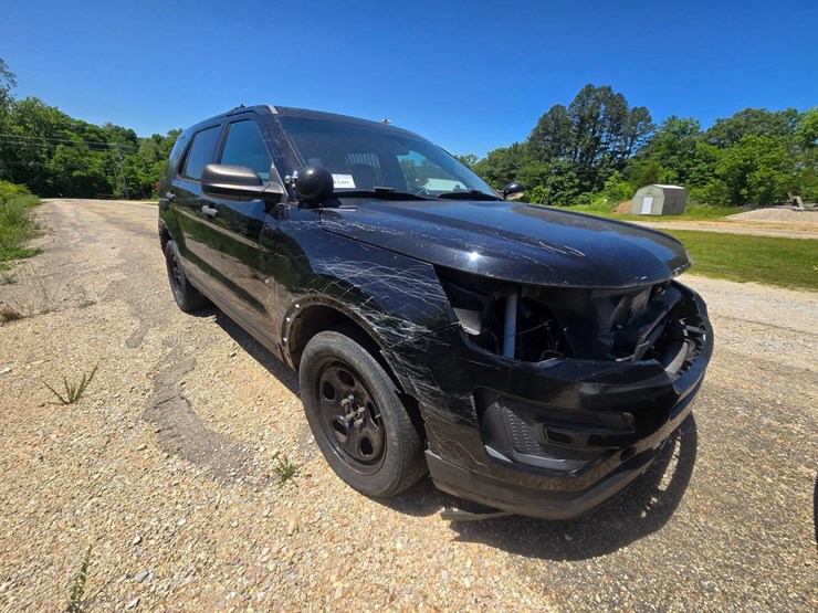 2016-ford-explorer-image-2