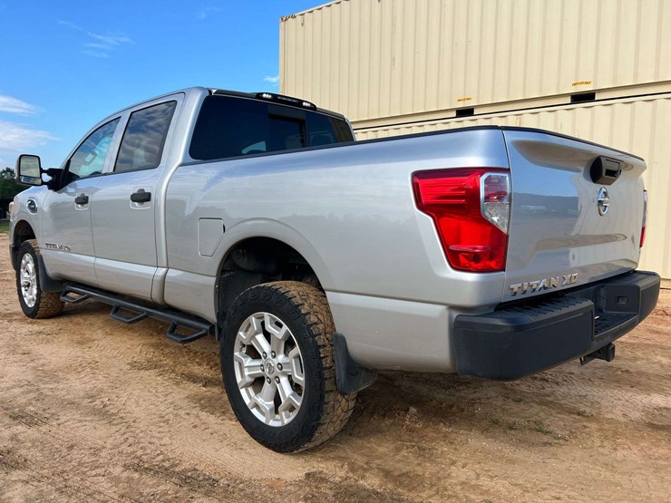 2016-nissan-titan-image-2