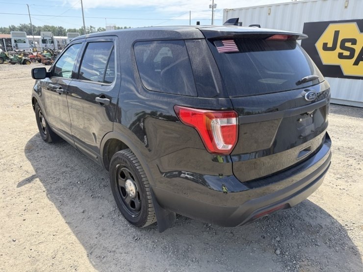 2017-ford-explorer-image-6